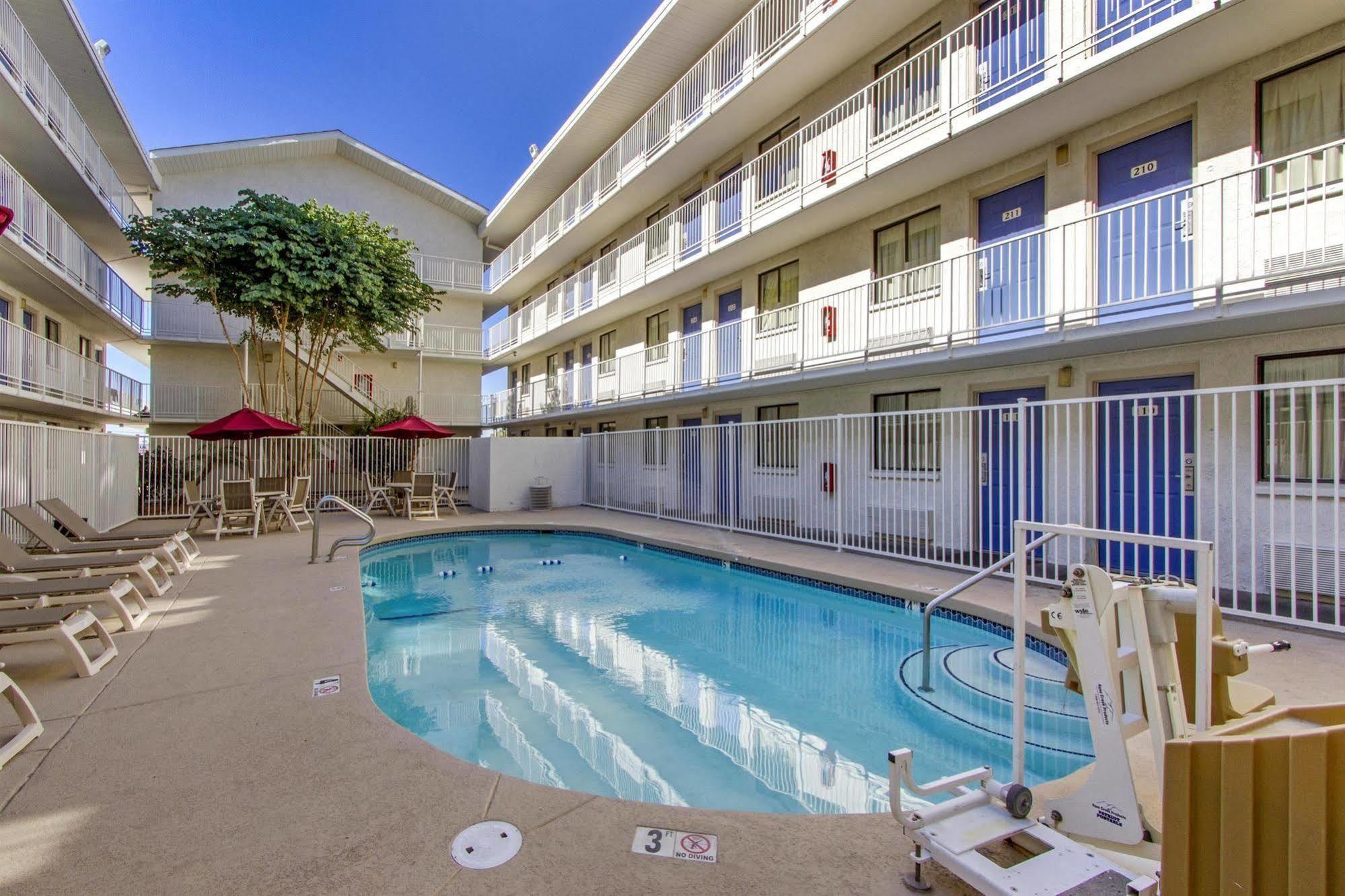 Phoenix Inn Exterior photo