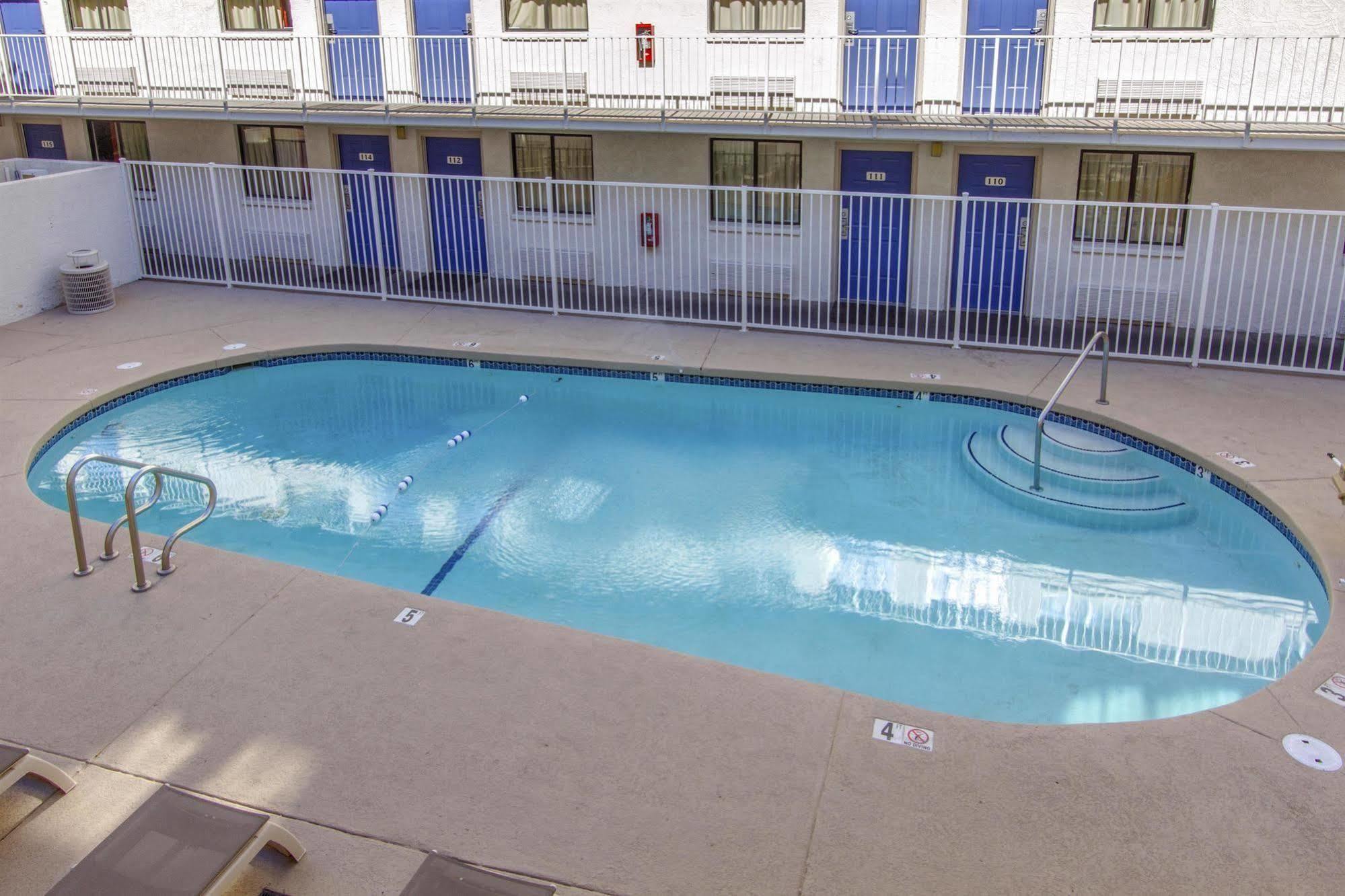 Phoenix Inn Exterior photo