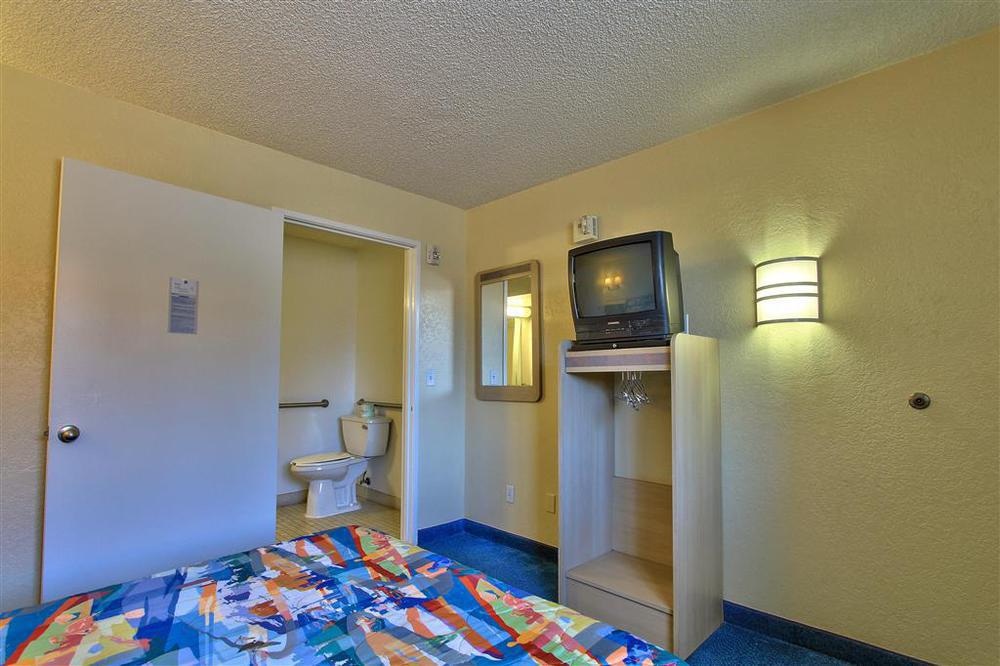 Phoenix Inn Room photo