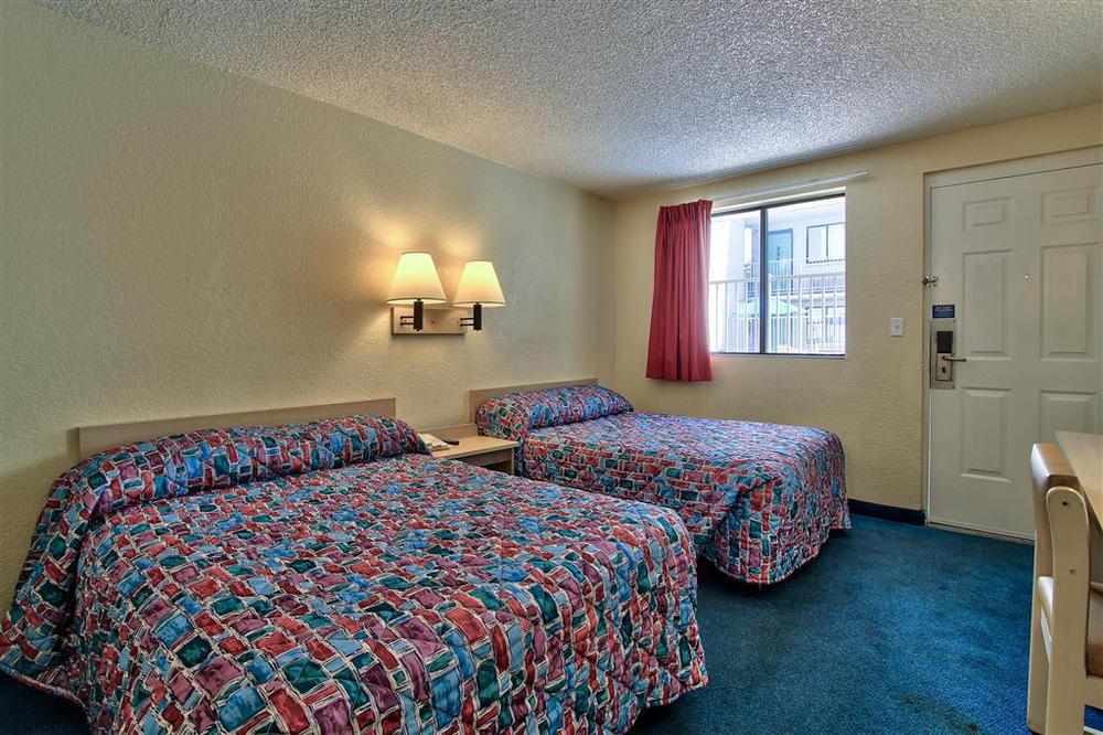 Phoenix Inn Room photo